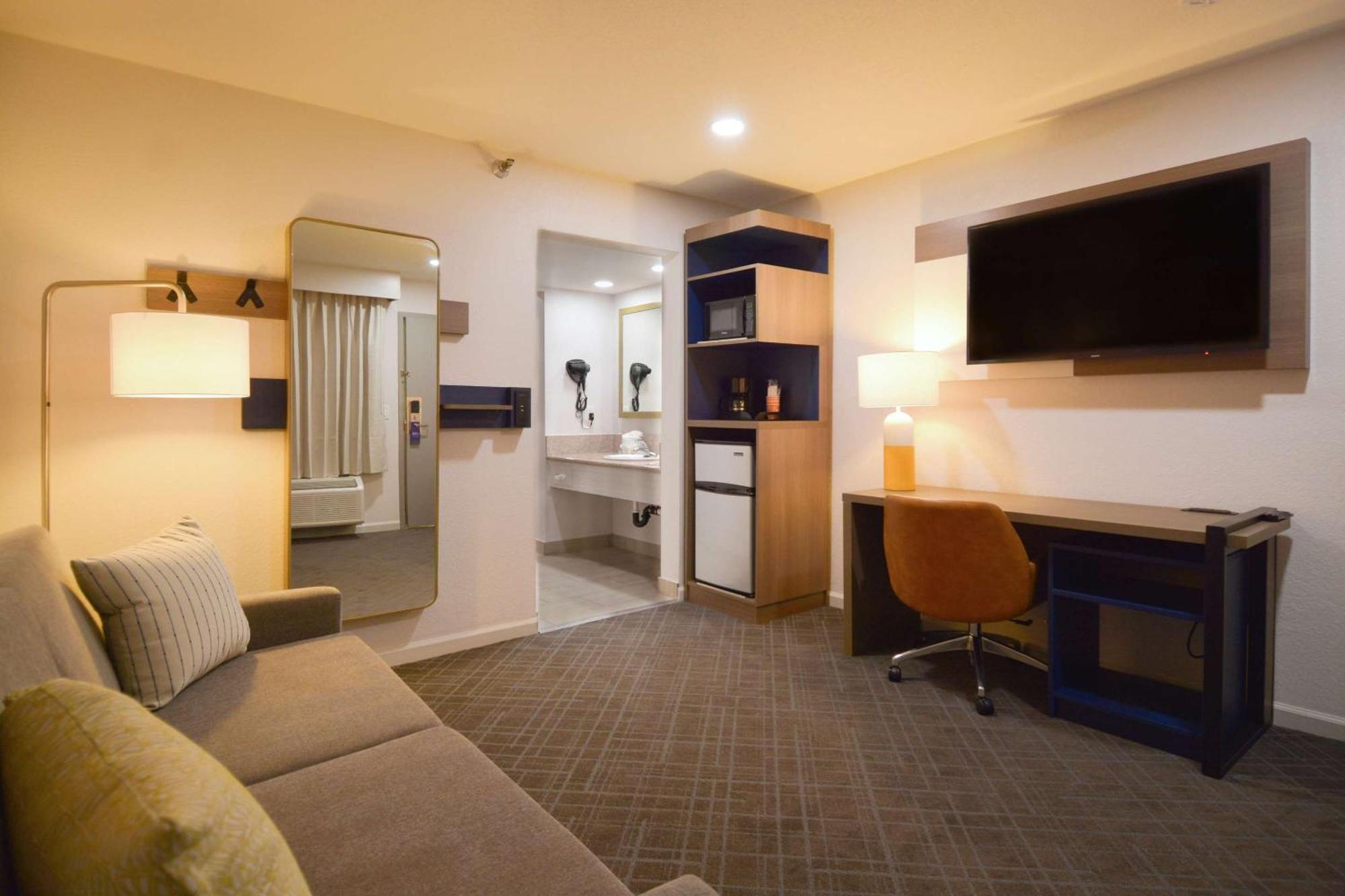 Comfort Inn & Suites Moreno Valley Near March Air Reserve Base Kültér fotó
